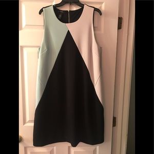 Misses sleeveless below the knee dress